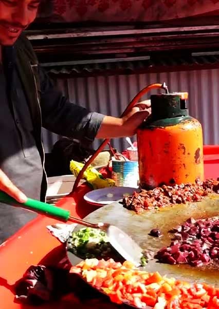 غذاهای خیابانی افغانستان: طرز تهیه جگر در سرای شمالی