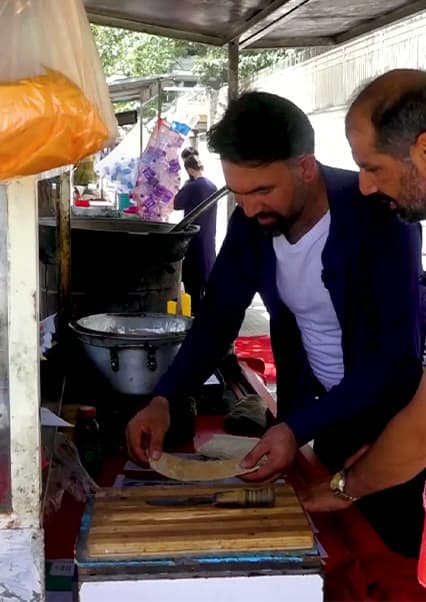 غذاهای خیابانی: چپس داغ و مزه دار