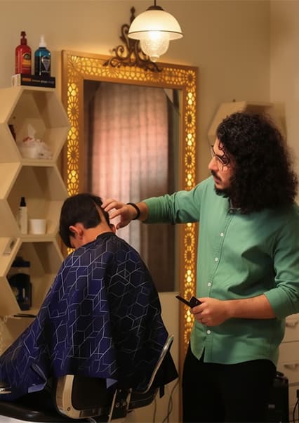 نان آور: باسط در سلمانی و چوب‌فروشی