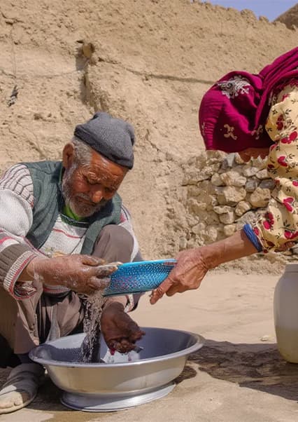 لذت آشپزی در غار؛ نان داغ و جگر سنتی