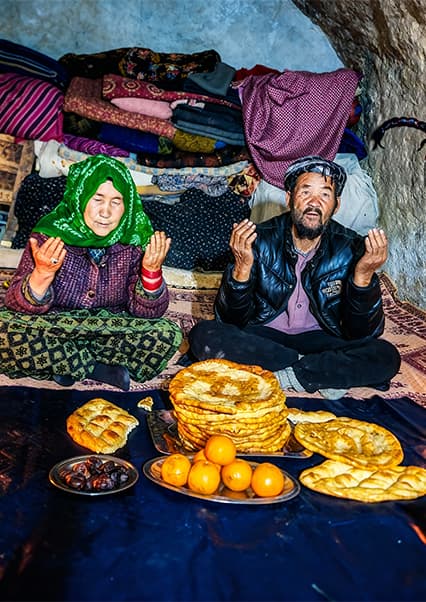 افطار سنتی در غار کوهستانی؛ رمضان ۲۰۲۵