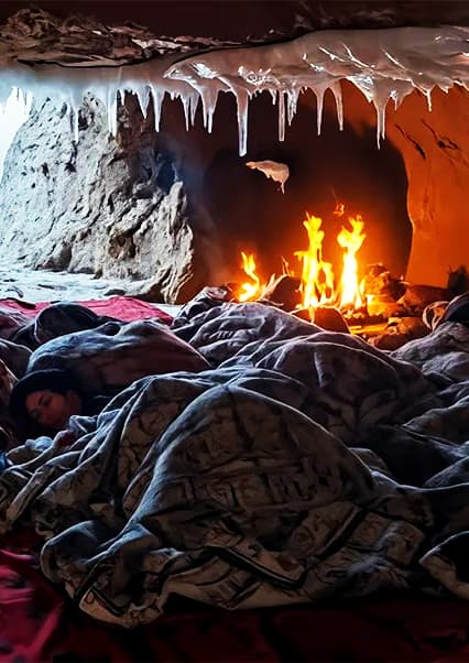 زندگی در غار گلی؛ بقای خانواده هزاره در کوهستان