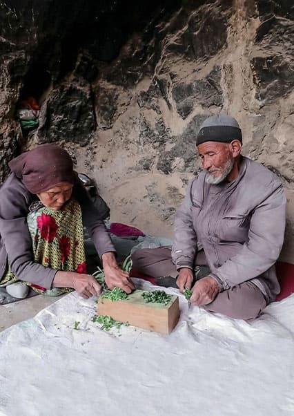 زندگی در غار؛ عشق و آرامش در دل کوه‌های افغانستان