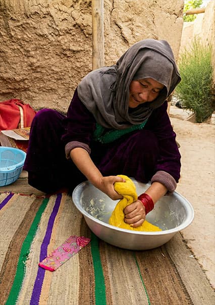 طعم زندگی در غار؛ پخت خجور سنتی