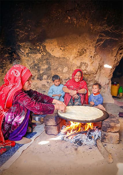 ساندویچ سنتی در غار: دستپخت پدربزرگ و مادربزرگ