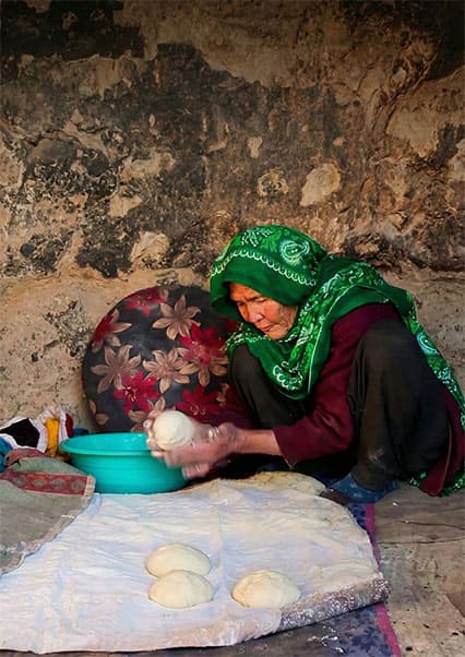 عشق و بقا در غار: زندگی سنتی در قلب کوه‌های افغانستان