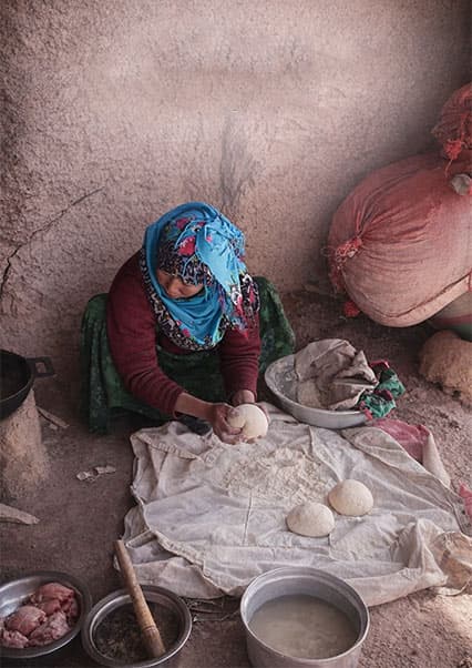 زندگی دوقلوها در غار | سبک زندگی روستایی افغانستان