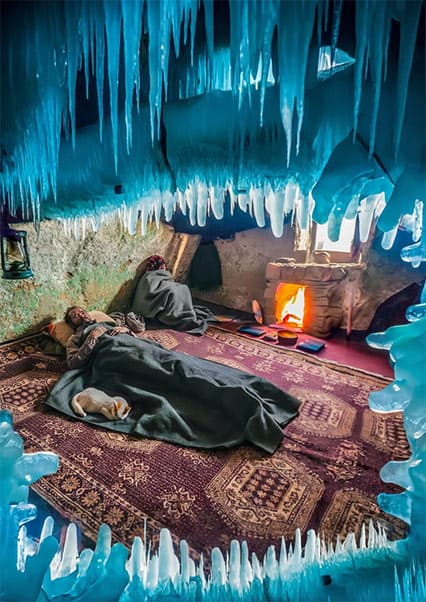 زندگی در غار؛ بقا در دمای منفی ۳۵ درجه افغانستان