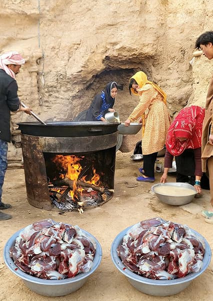 پخت قابلی پلو نذری در روستای کوهستانی