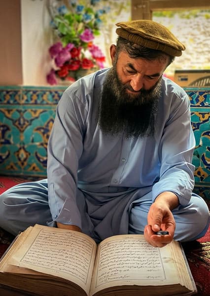 دیدار با رحمت‌الله عایل؛ شاعر درواز