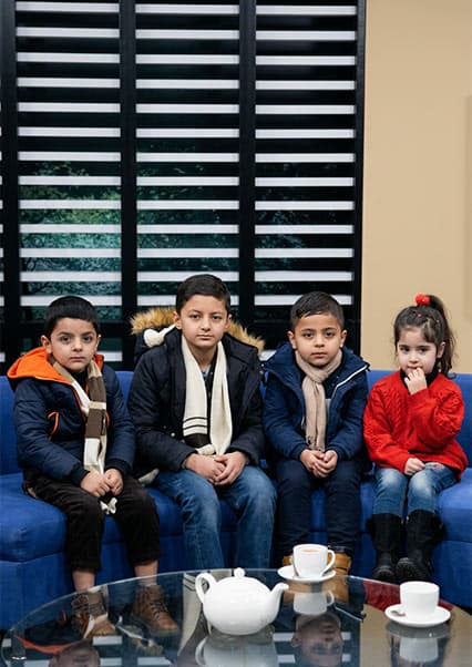 گفتگوی صمیمانه با مهمانان کوچک در نگین